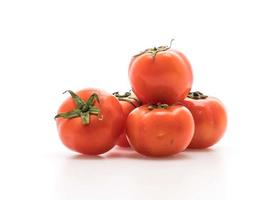 tomates frescos em fundo branco foto