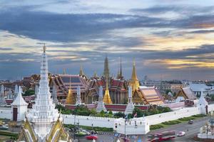 pilares da cidade de bangkok santuário e wat phra kaew foto