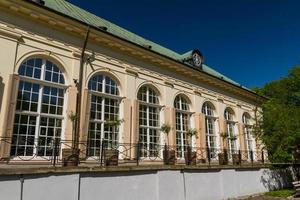 o palácio lazienki no parque lazienki, varsóvia. lazienki krolewskie. foto