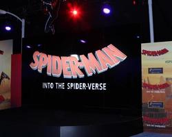 los angeles, 1 de dezembro - atmosfera no homem aranha - na estréia do verso da aranha no teatro da vila em 1 de dezembro de 2018 em westwood, ca foto