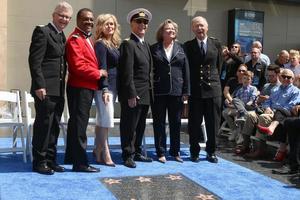 los angeles - 10 de maio fred grandy, ted lange, jill whelan, gavin macleod, lauren tewes, bernie kopell at the princess cruises recebem placa de estrela honorária como amigo da calçada da fama de hollywood no dolby theater em 10 de maio de 2018 em los angeles, ca foto