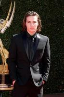 los angeles - 30 de abril james lastovic no 44º daytime emmy awards - chegadas ao auditório cívico de pasadena em 30 de abril de 2017 em pasadena, ca foto