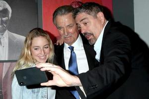 los angeles 7 de fevereiro - tatiana gudegast, eric braeden e christian gudegast na celebração do 40º aniversário de eric braeden sobre os jovens e os inquietos na cidade da televisão em 7 de fevereiro de 2020 em los angeles, ca foto