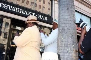 los angeles, 13 de maio - cedric, o animador, samuel l. jackson na cerimônia de estrela da caminhada da fama de steve harvey hollywood no hotel w hollywood em 13 de maio de 2013 em los angeles, ca foto