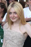 dakota fanning 2010 festival de cinema de los angeles, estréia do eclipse nokia theatre la live hollywood, ca 24 de junho de 2010 foto