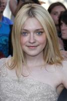 dakota fanning 2010 festival de cinema de los angeles, estréia do eclipse nokia theatre la live hollywood, ca 24 de junho de 2010 foto