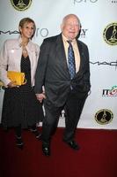 los angeles, 15 de fevereiro - ed asner nos prêmios anuais da guilda de maquiadores e cabeleireiros no paramount theatre em 15 de fevereiro de 2014 em los angeles, ca foto