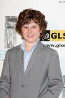 los angeles, 8 de outubro - nolan gould chega aos prêmios de respeito da rede de educação gay, lésbica e heterossexual no beverly hills hotel theatre em 8 de outubro de 2010 em beverly hills, ca foto