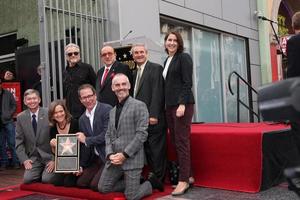 los angeles, 4 de novembro - kris kristofferson, clive davis, laura joplin, michael joplin, autoridades locais na cerimônia da estrela da Calçada da Fama de hollywood de Janis Joplin em hollywood blvd em 4 de novembro de 2013 em los angeles, ca foto