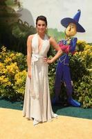 los angeles, 3 de maio - lea michele at the legends of oz - dorothy s return los angeles estréia no village theatre em 3 de maio de 2014 em westwood, ca foto