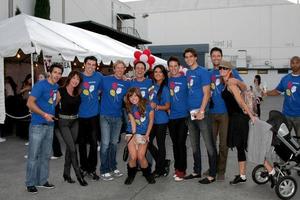 los angeles, 1 de outubro - beemer, tylo, gregory, wagner, burnett, leblanc, bjorlin, hapka, deidrick, scott, stafford chegando ao light the night hollywood walk 2011 no sunset gower studios em 1 de outubro de 2011 em los angeles, ca foto