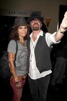 los angeles, 12 de julho - linda perry, dave stewart no dave stewart - jumpin jack flash e a exposição de fotografia loira suicida na galeria do hotel morrison em 12 de julho de 2013 em west hollywood, ca foto