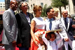 los angeles, 20 de junho - pitbull, gergory nava, emme anthony, jennifer lopez, max anthony, jane fonda, sharpan ivory wayans na cerimônia da estrela da calçada da fama de hollywood para jennifer lopez no w hollywood hotel em 20 de junho de 2013 em los angeles , ca foto