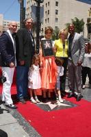 los angeles, 20 de junho - pitbull, gergory nava, emme anthony, jennifer lopez, max anthony, jane fonda, sharpan ivory wayans na cerimônia da estrela da calçada da fama de hollywood para jennifer lopez no w hollywood hotel em 20 de junho de 2013 em los angeles , ca foto