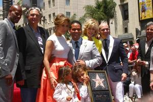 los angeles, 20 de junho - pitbull, gergory nava, emme anthony, jennifer lopez, max anthony, jane fonda, sharpan ivory wayans na cerimônia da estrela da calçada da fama de hollywood para jennifer lopez no w hollywood hotel em 20 de junho de 2013 em los angeles , ca foto