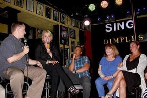 los angeles, 1 de junho - michael maloney, judi evans, wally kurth, patrika darbo, crystal chappell at the judi evans comemora 30 anos no evento de show business no dimples em 1 de junho de 2013 em burbank, ca foto