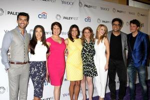 los angeles, 15 de março - justin baldoni, gina rodriguez, ivonne coll, andrea nevado, jennie urman, yael grobglas, jaime camil, brett dier no paleyfest la 2015, jane the virgin no dolby theatre em 15 de março de 2015 em los angeles , ca foto