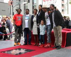 los angeles, 4 de dezembro - helen lasichanh, rocket ayer williams, pharrell williams, família na cerimônia de estrela da caminhada da fama de pharrell williams hollywood no w hotel hollywood em 4 de dezembro de 2014 em los angeles, ca foto