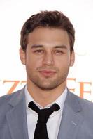 jesse spencerlos angeles, 27 de julho - ryan guzman chega à 3ª celebração anual de gala de dança apresentada pela fundação pés tontos no pavilhão dorothy chandler em 27 de julho de 2013 em los angeles, ca foto