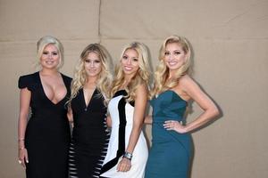 los angeles, 29 de julho - catherine marin, jackie marin, jen marin e lauren marin das irmãs tequila chegam à festa de verão 2013 cbs tca no local privado em 29 de julho de 2013 em beverly hills, ca foto