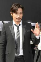 los angeles, 28 de junho - byung-hun lee no exterminador genisys los angeles estréia no dolby theater em 28 de junho de 2015 em los angeles, ca foto