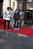 los angeles, 10 de outubro - usher, sean combs, kenny babyface edmonds, antonio la reid no kenny babyface edmonds cerimônia de estrelas da caminhada da fama de hollywood no hollywood boulevard em 10 de outubro de 2013 em los angeles, ca foto