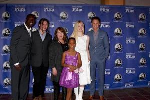 santa barbara, 29 de janeiro - omar sy, ezra miller, ann dowd, quvenzhane wallis, elle fanning, eddie redmayne chega ao prêmio virtuosos do festival internacional de cinema de santa barbara 2013 no teatro de arlington em 29 de janeiro de 2013 em santa barbara, ca foto