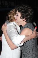 los angeles, 12 de agosto - jeanne cooper, judith chapman na noite de estreia da peça vivien no rogue machine theater em 12 de agosto de 2011 em los angeles, ca foto