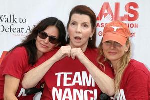 los angeles, 16 de outubro - courteney cox, nanci ryder, renee zellweger na associação als capítulo oeste dourado los angeles county caminhada para derrotar als no parque de exposições em 16 de outubro de 2016 em los angeles, ca foto