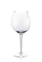 vidros quebrados de vinho isolados no branco