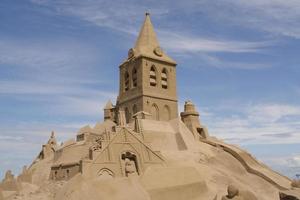enorme castelo de areia