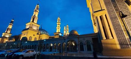 mesquita ao pôr do sol foto