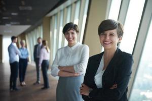 grupo de pessoas de negócios, mulheres como líderes de equipe foto