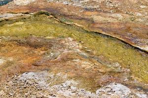 imagem de fundo da bacia de gêiser termal no parl nacional de yellowstone foto