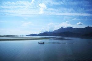 o lago skadar em montenegro foto