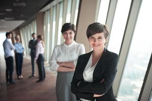 grupo de pessoas de negócios, mulheres como líderes de equipe foto