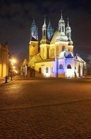 Catedral gótica torres à noite