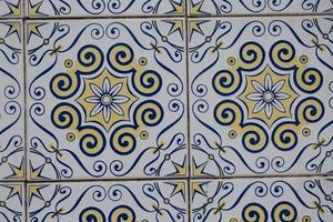 detalhe de azulejos portugueses.