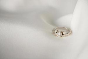 jóias anel de diamante de casamento close-up foto