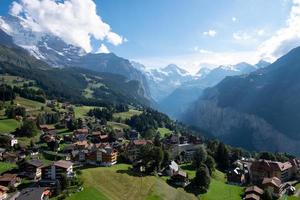 vista aérea dos Alpes suíços foto