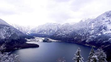 ponto de vista de hallstatt inverno neve montanha paisagem caminhada montanhas épicas aventura ao ar livre e lago foto