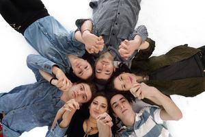 grupo de adolescentes felizes foto