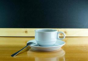 ainda vida xícara de café na mesa de madeira
