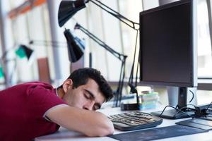 homem de negócios no escritório foto