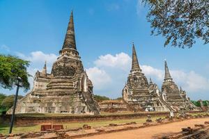 templo wat phra sri sanphet no recinto do parque histórico de sukhothai, um patrimônio mundial da unesco na tailândia foto