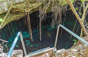 azul turquesa água calcário caverna sumidouro cenote tajma ha mexico.