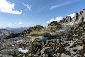 2022 06 04 lago cimadasta entre picos de granito 14 foto