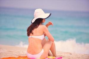 mulher feliz aproveite as férias de verão foto