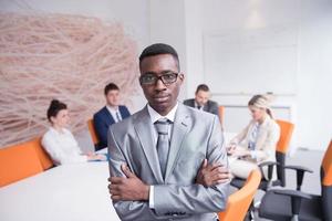 grupo de pessoas de negócios no escritório foto