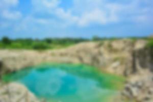 borrão do fundo do lago talaga biru no verão, conceito de natureza turquesa foto